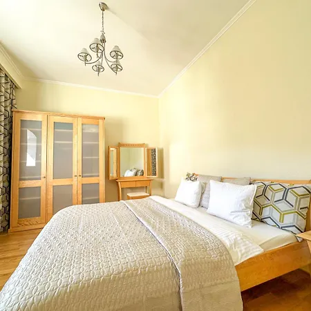 Heart, Bright, Loft View, Free Parking Apartment Riga